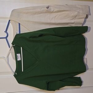 Old Navy White and Green V-Neck Sweaters M